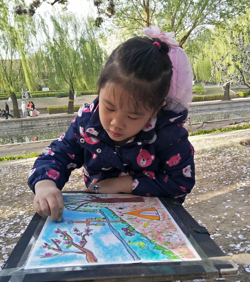 小画童儿童美术海棠花溪户外写生课
