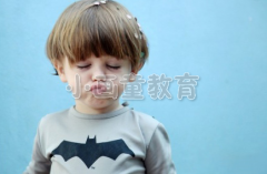 当宝宝对爸爸说“滚”，该如何教育宝宝？