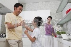 家长一定要引导儿童正确表达情感